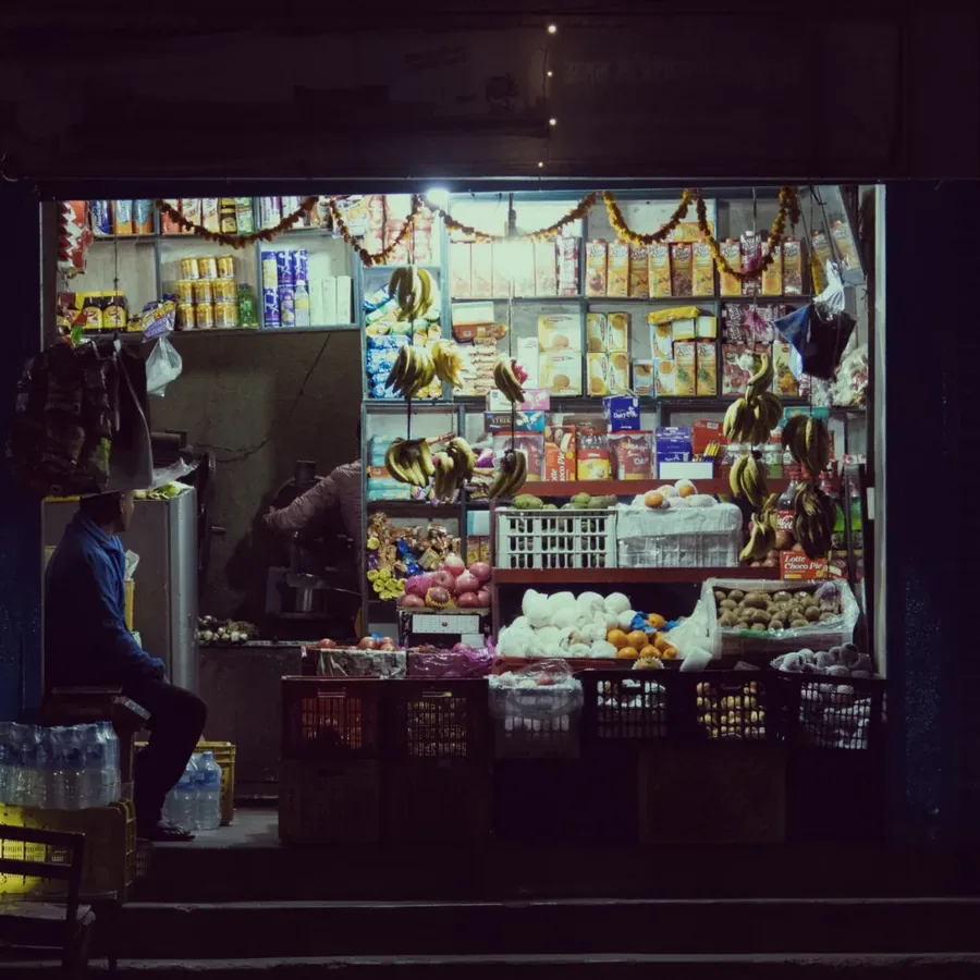 Người bán hàng tại tiệm